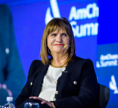 “INVIERTAN O CALLEN”